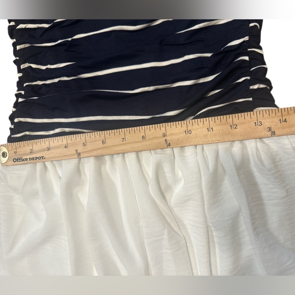 Gilli Romper Size Medium Navy Blue White Striped Pull On Bubble Hem Shorts - Picture 13 of 14